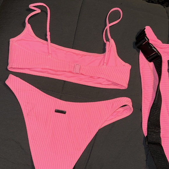 Hot pink Triangl bikini, worn once, in great condition, size small!!! - Picture 4 of 5
